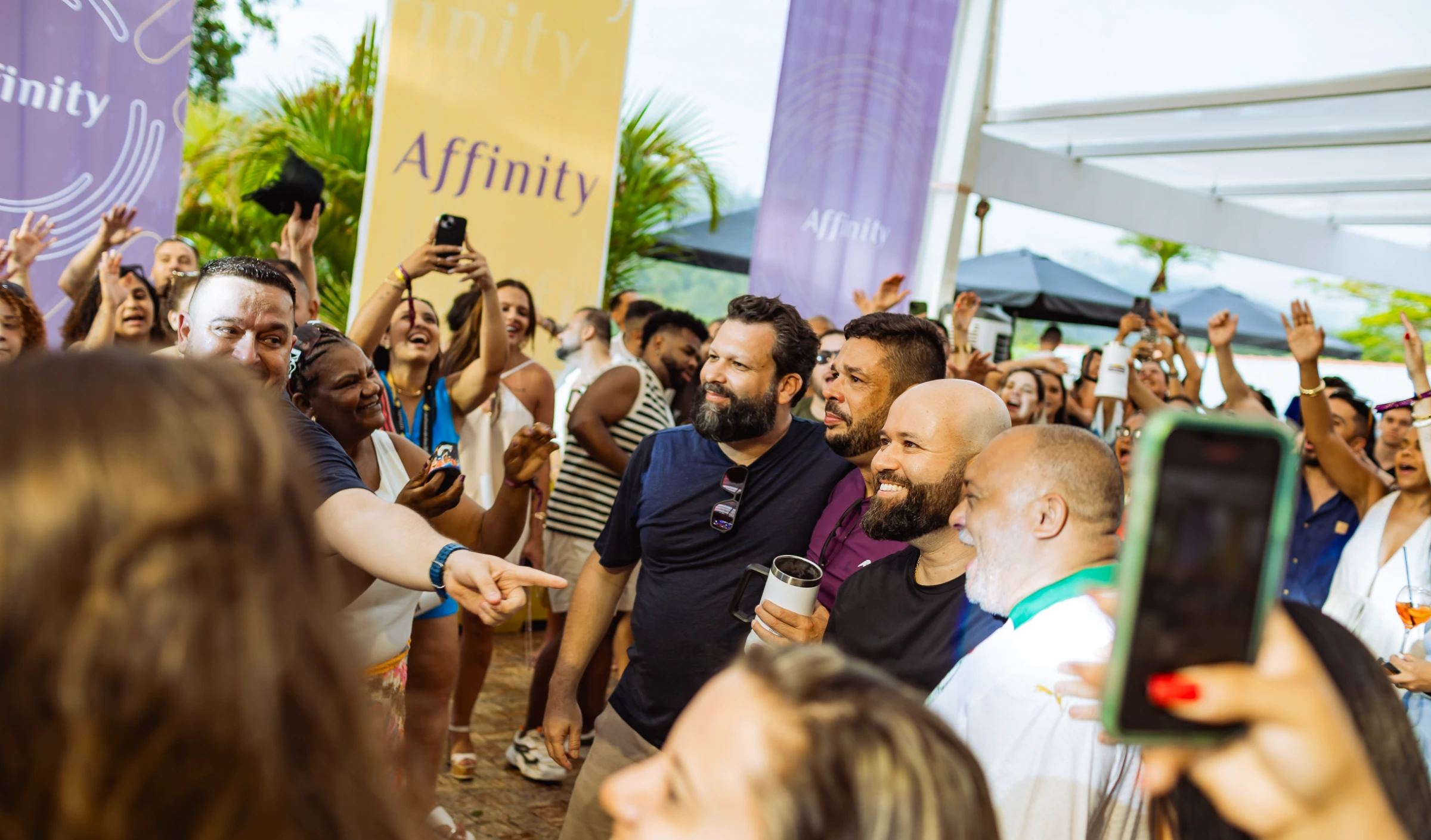 Equipe Affinity reunida em um evento