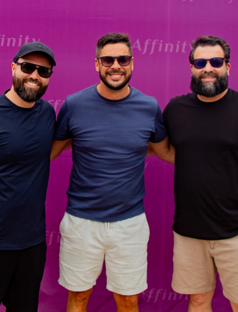 Equipe Affinity reunida em uma ação comemorativa