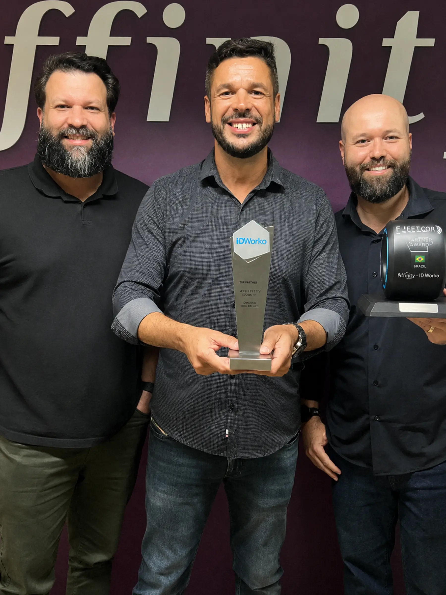 Equipe Affinity reunida em uma premiação